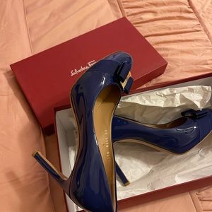 Ferragamo blue pump